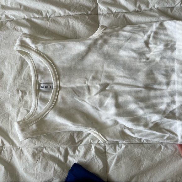 SinchSeamless™ Rib Crew Tank - Picture 2 of 5